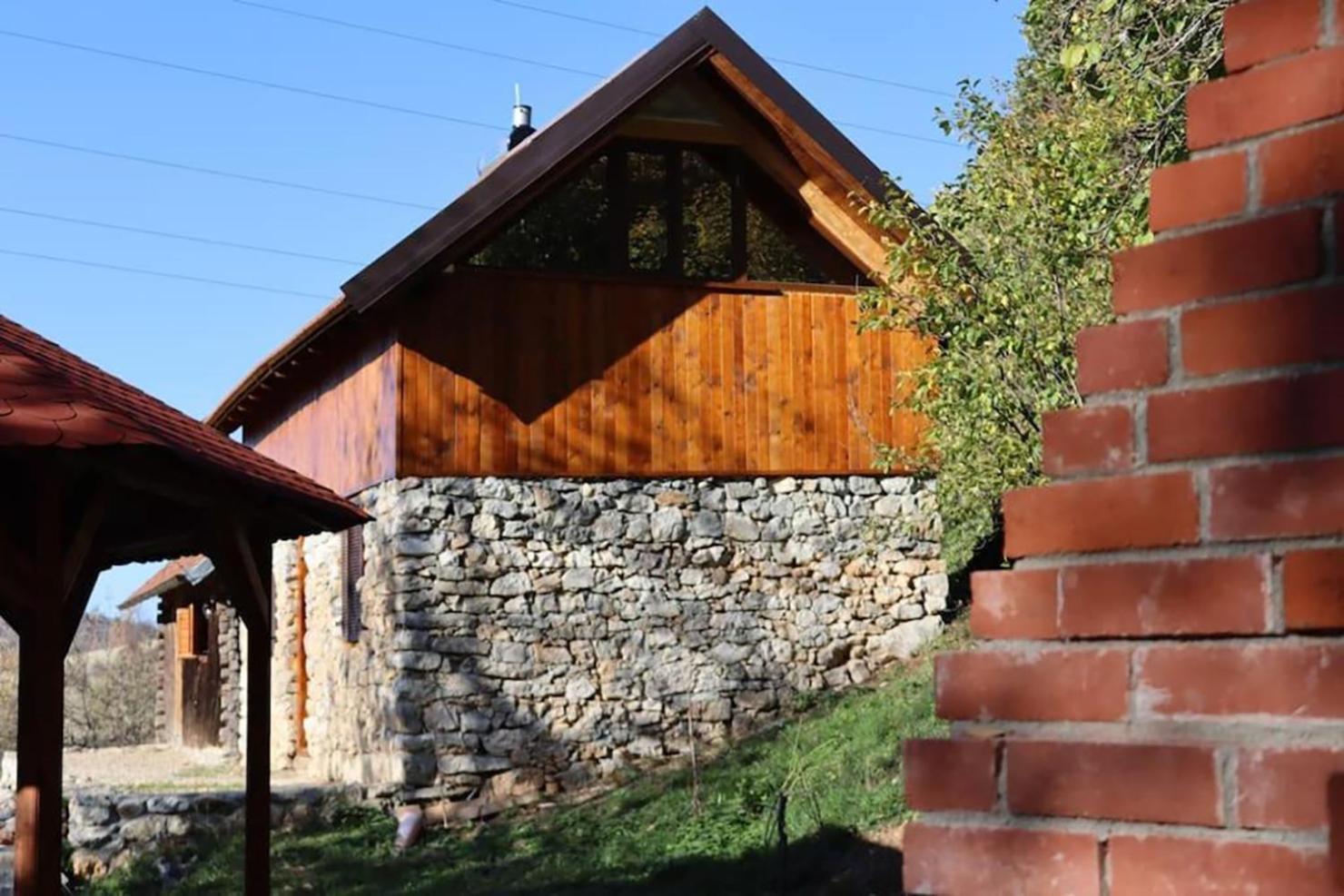 Salas U Bregu In Cheile Carasului Crasova Exterior photo