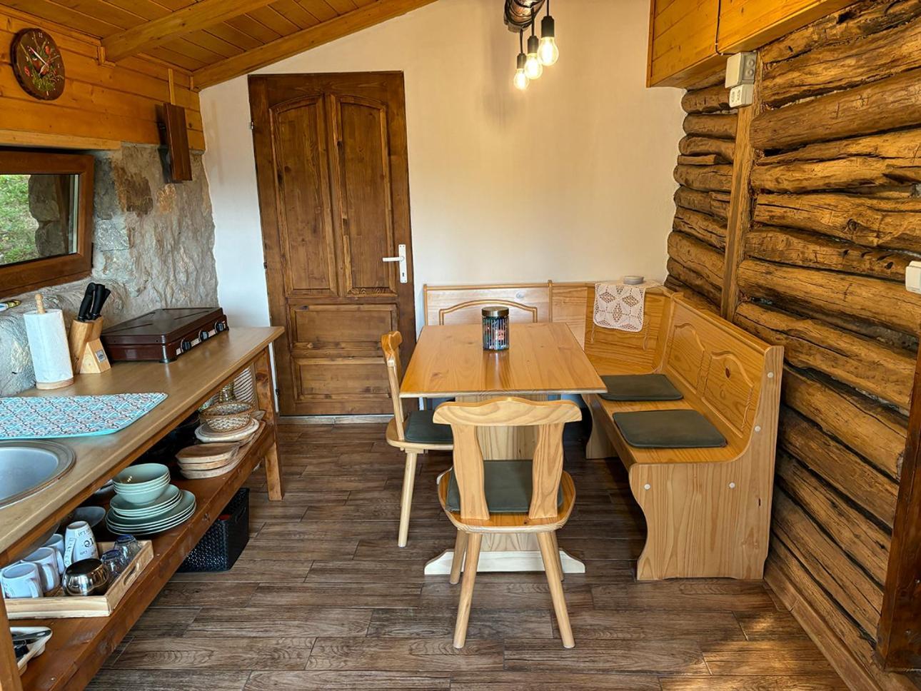 Salas U Bregu In Cheile Carasului Crasova Exterior photo